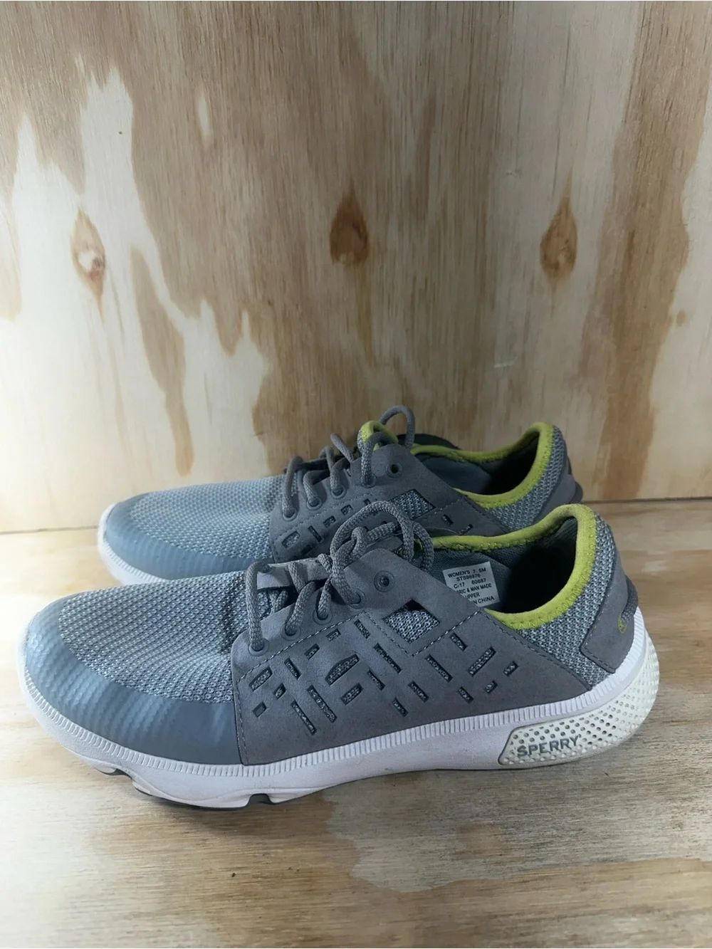 Sperry Gray Knit Sneakers Women’s Size 7.5